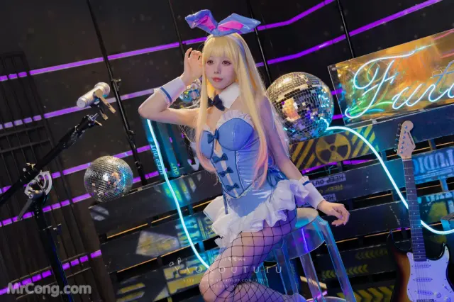 Coser@黏黏团子兔: 喜多川兔女郎&Be My Poi (70 photos + 1 video)