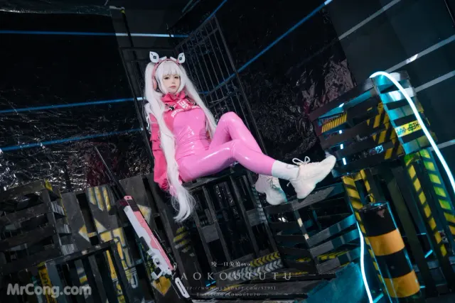 Coser@黏黏团子兔 – NIKKE：爱丽丝 (52 photos + 1 video)