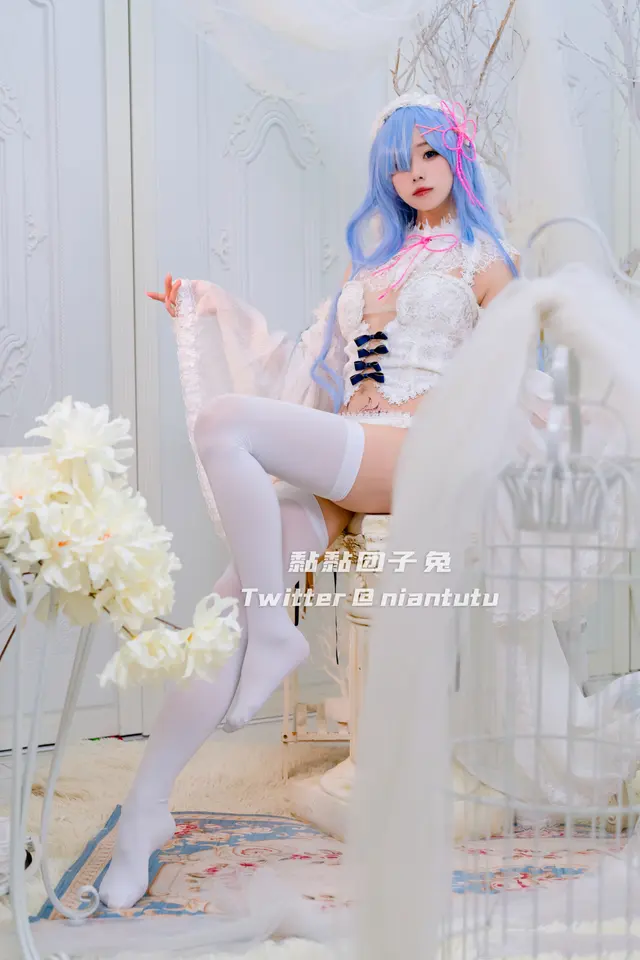 Coser@黏黏团子兔 – 长发蕾姆 (41 photos)