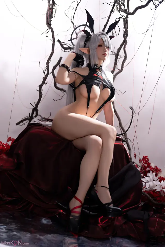 Coser@星之迟迟Hoshilily: 碧蓝档案 银镜伊织 (58 photos)