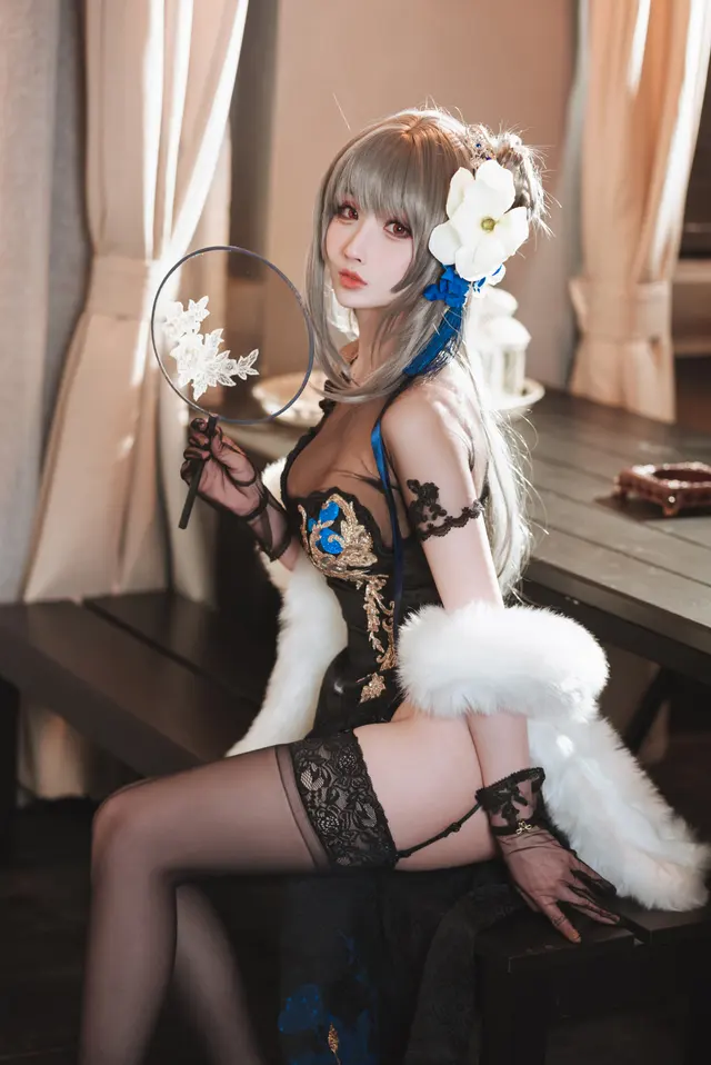 Coser@rioko凉凉子 Vol.066 瑰丽的执勤人 (39 photos)