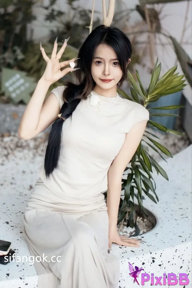 小逸宝宝: 萌萌哒萝莉美少女宿舍大秀 道具爆浆 (75 photos + 16 videos)