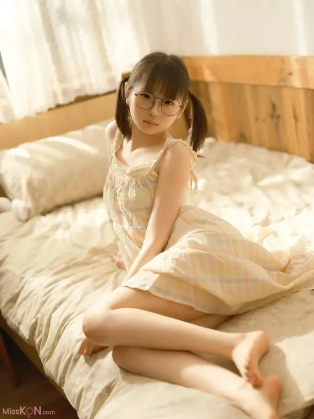 Coser@幼水铃衣: 晨醒 (64 photos)