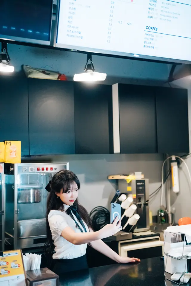 [BLUECAKE] Son Ye-Eun (손예은): Tentacle Bukkake