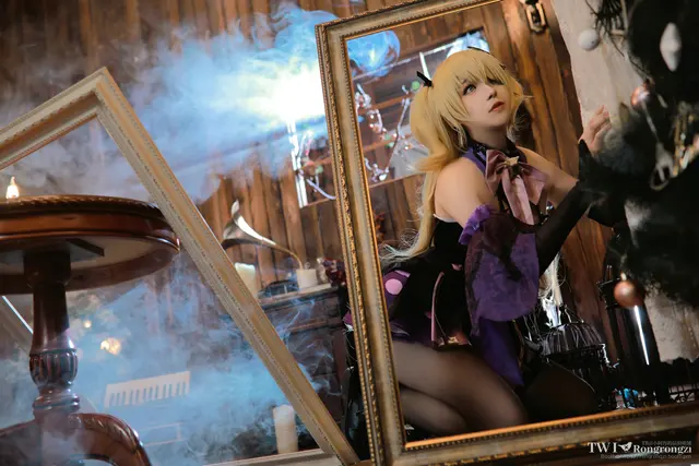 Coser@小容仔咕咕咕w Vol.004 菲谢尔 (26 photos)
