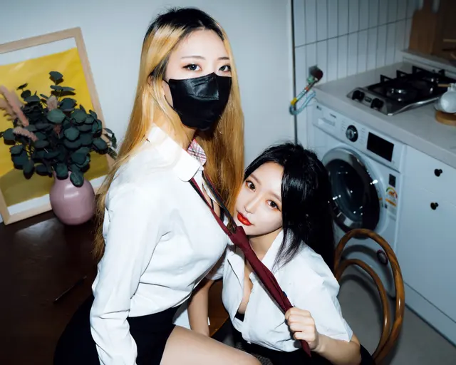 [Moon Night Snap] Mona (모나) & Jucy (쥬시) – Loveholic (76 photos)