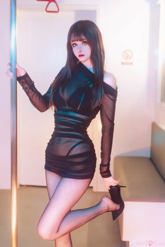 Coser@鹿八岁: 地铁の调教 (66 photos)