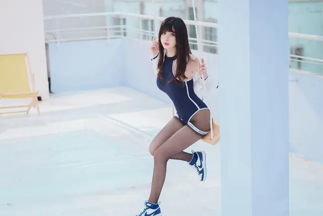 Coser@rioko凉凉子 Vol.072 天台竞泳 (50 photos)