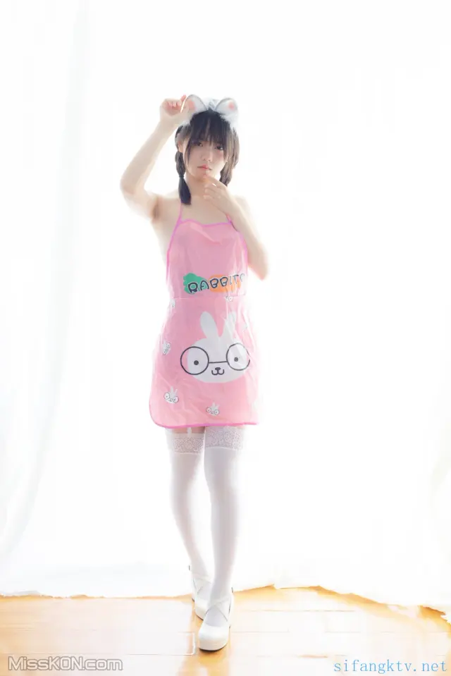 少女秩序 – 小鱼 – 粉色肚兜 (92 photos + 1 video)