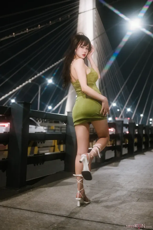 Coser@Tina很妖孽呀: 绿色连衣裙 (35 photos)