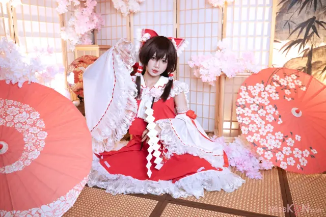 Coser@PoppaChan: Reimu Hakurei (111 photos)