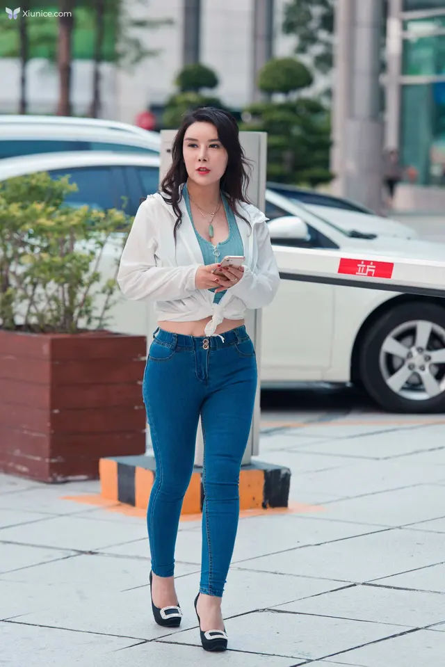 精选街拍作品 4K No.0034 紧身牛仔模拍美女高清原图 (267 photos)