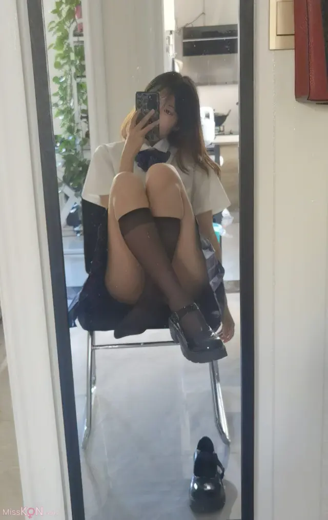 Coser@项上齿痕: 清纯小妹妹彻底被调教成下贱小母狗 一线天馒头穴 (50 photos + 14 videos)