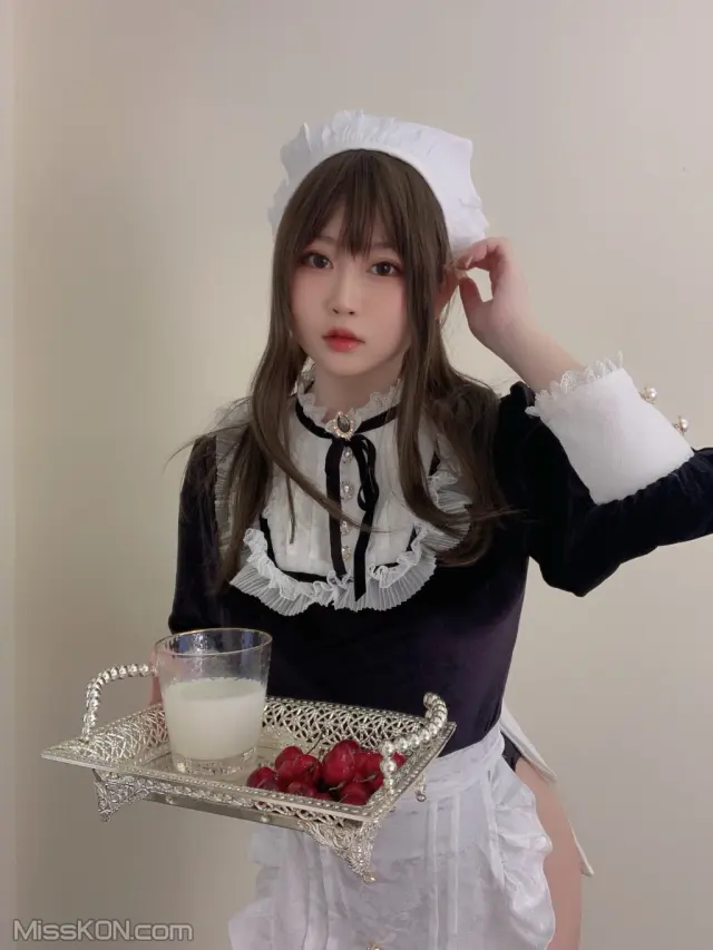 Coser@蜜桃少女是依酱呀 – 女仆馆长 (50 photos + 5 videos)