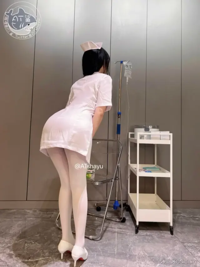 Coser@AT鲨: 白丝护士 (141 photos + 2 videos)