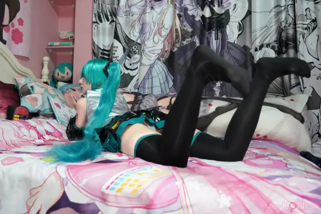 Coser@絞肉姬Walküre: miku公式服 (50 photos)