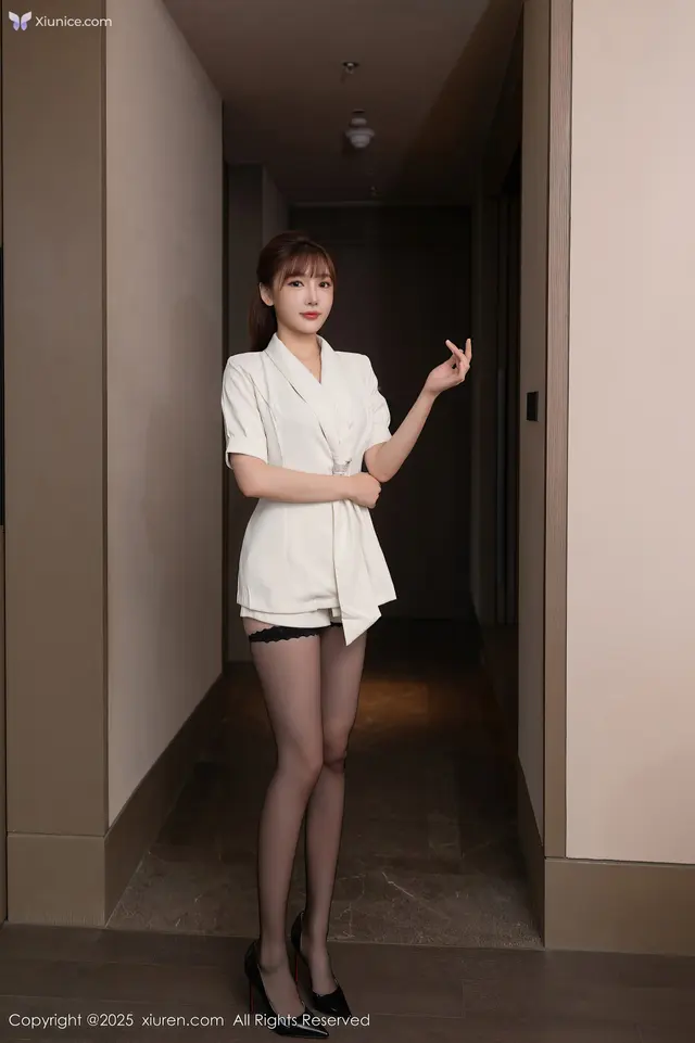 Xiuren秀人网 4K No.10650 Lu Xuan Xuan 陆萱萱 (71 photos)