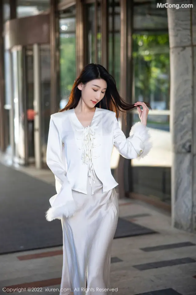 XIUREN No.5734: Wei Wei Jiang (薇薇酱) (88 photos)