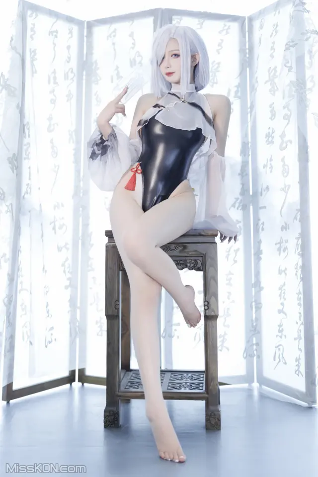 Coser@封疆疆v: 申鹤水着ver (46 photos)