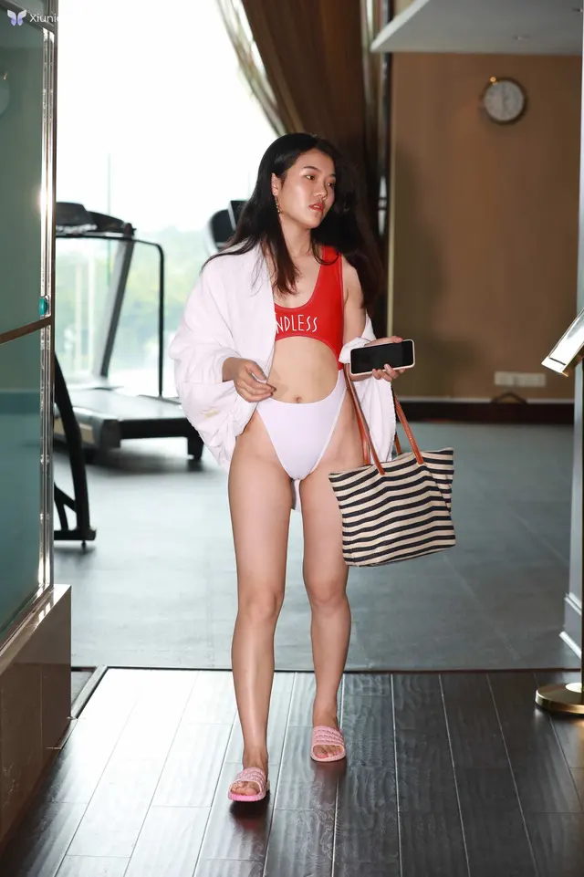 精选街拍作品 4K No.0032 泳池模拍作品原图 (266 photos)