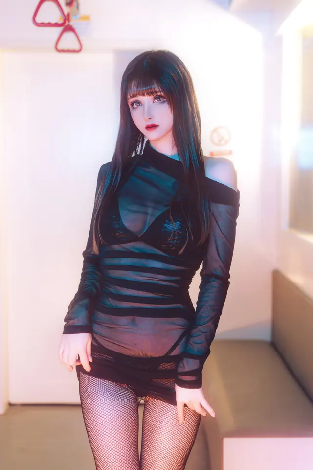 Coser@鹿八岁 – 地铁の调教 (66 photos)