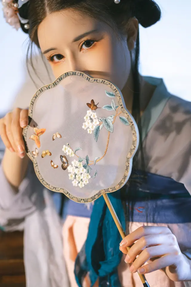 Coser@鹿八岁 – 花想容 (60 photos)