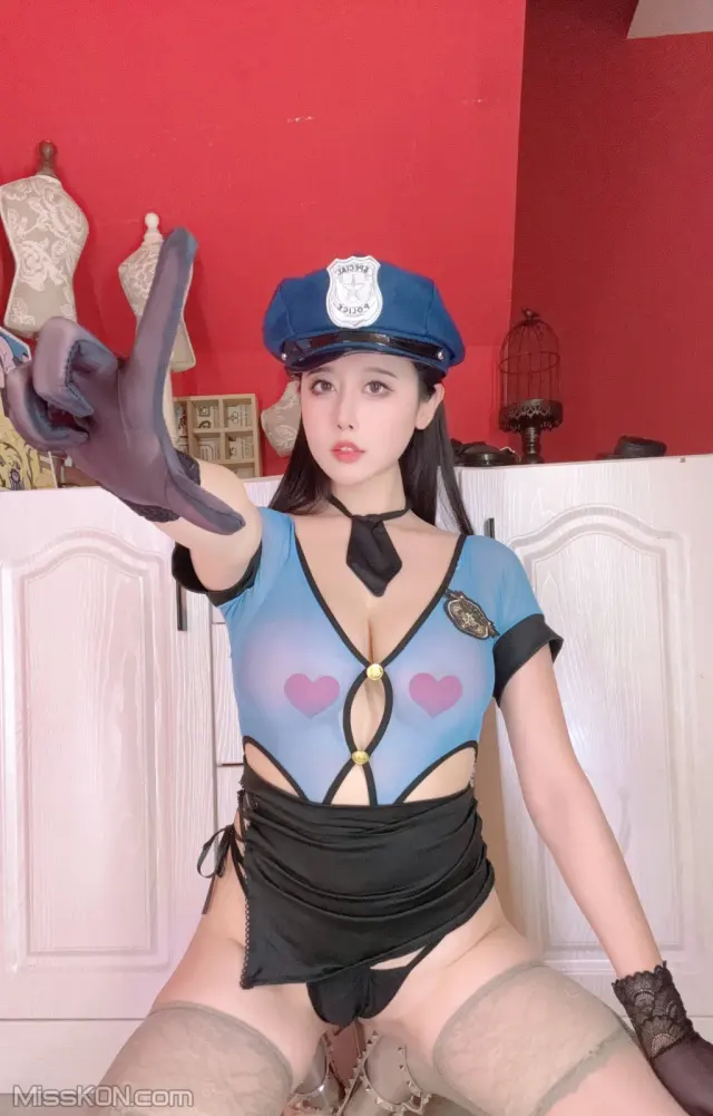 Coser@奈汐酱nice: 实习女警 (82 photos + 3 videos)