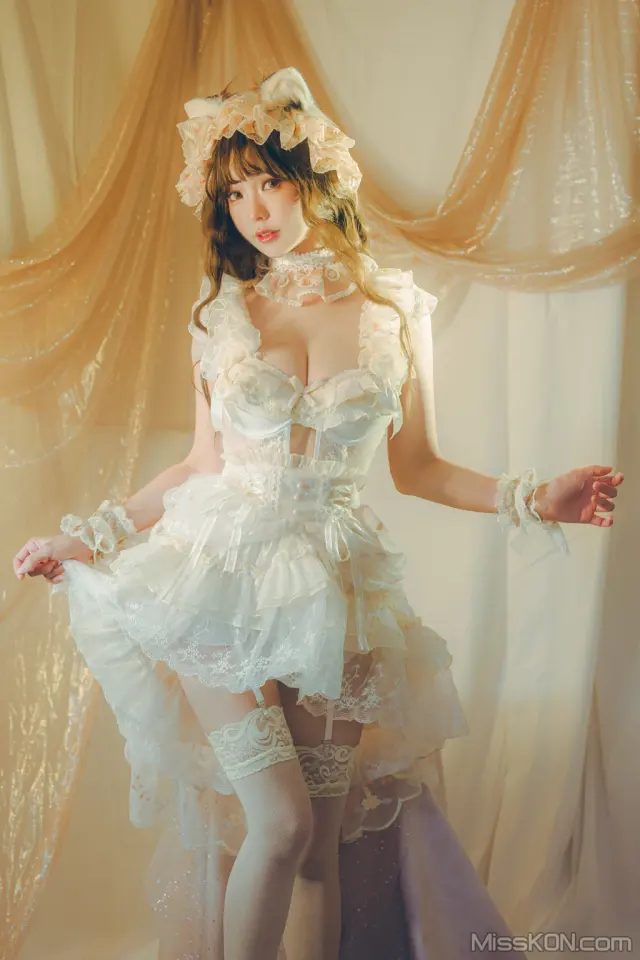 Coser@Ely_eee (ElyEE子): Red panda~Lingerie 小熊貓古典蕾絲 (25 photos)