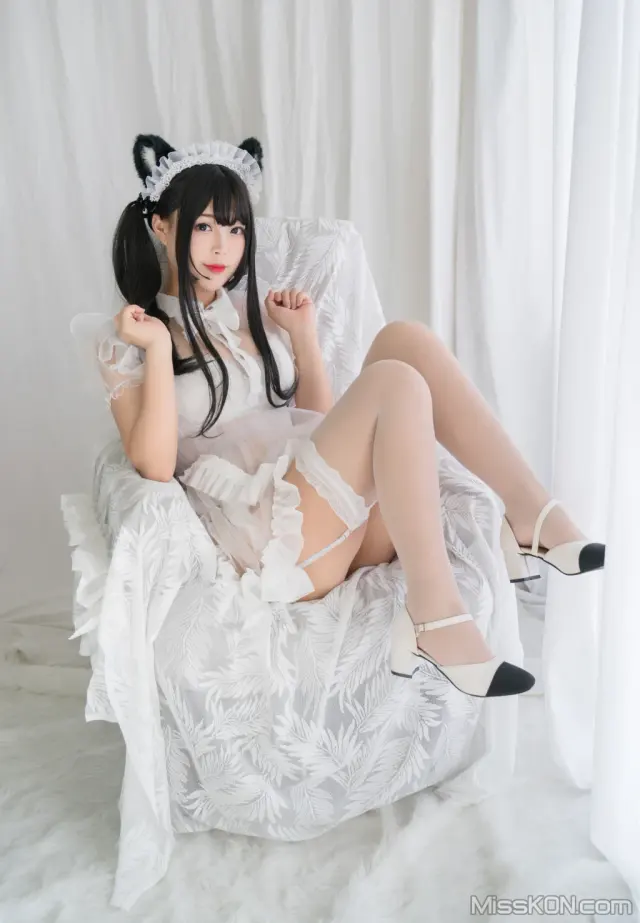 Coser@白烨: 白猫透明女仆 (88 photos + 8 videos)