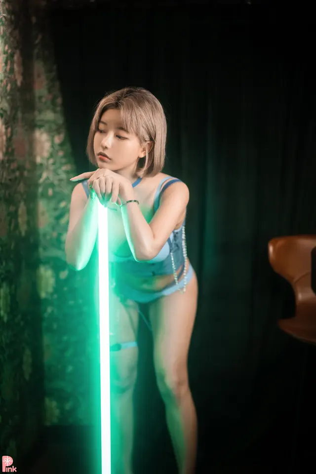 [PINK] U.Hwa (은유화): Secret Present No.02 (144 photos) Sexy Girls