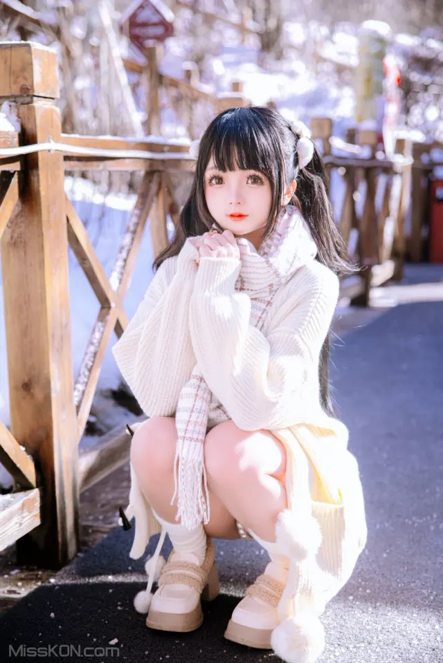 Coser@日奈娇: 雪地少女 (108 photos + 2 videos)
