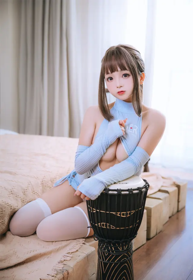 Coser@日奈娇 – 吉他妹妹 (75 photos)