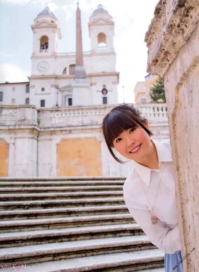 [JP] Ayana Taketatsu (竹達彩奈): 写真集 「あやちさん in ITALY」 (109 photos)