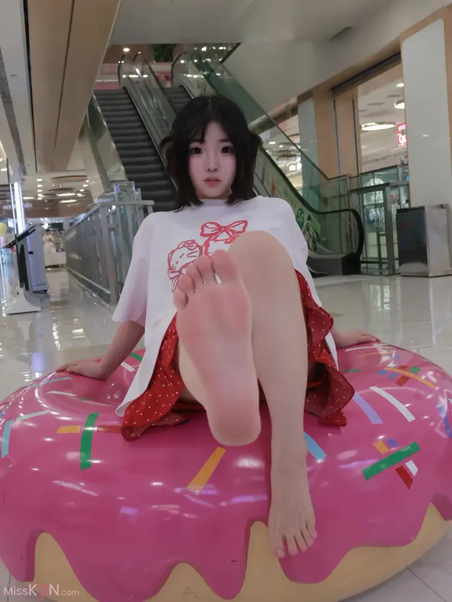 小羊蛋卷: 创意园+操场学妹+超市双丸子 (21 photos)