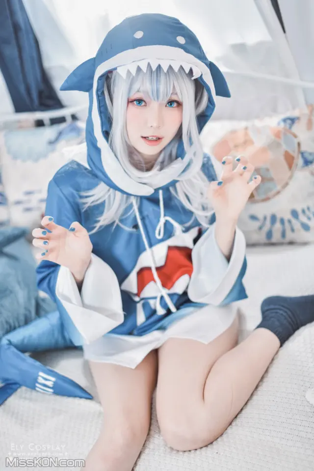Coser@Ely_eee (ElyEE子): Gawr Gura (44 photos)
