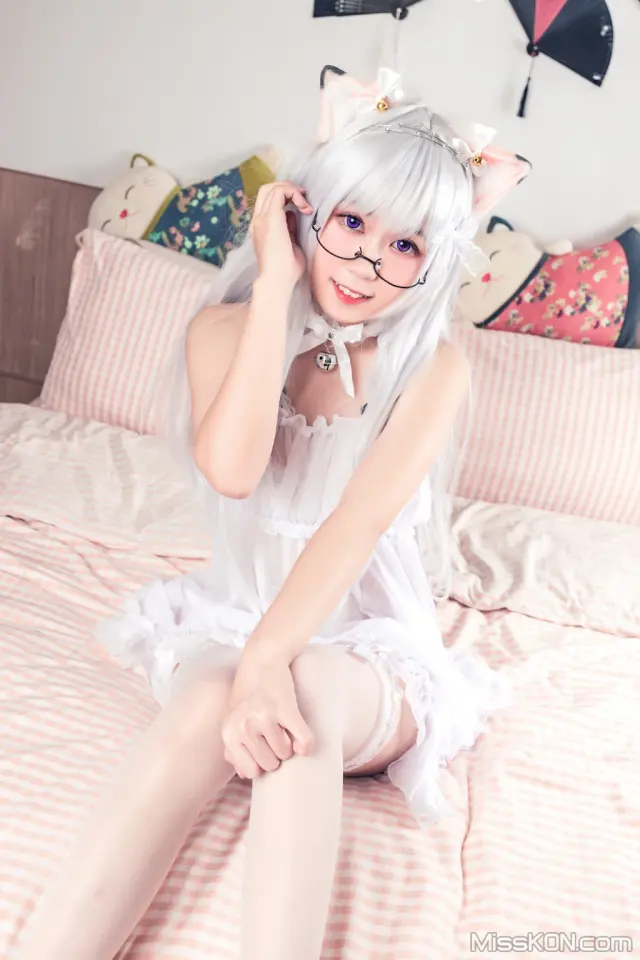Coser@流年不停_w: 白色睡衣 (45 photos + 5 videos)