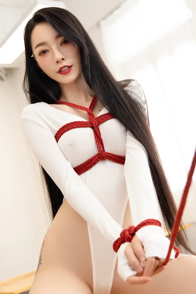 [JVID] 飄飄哥: 超敏感ドM女教師《飄飄哥》緊縛調教初体験 Teacher thirst for shibari (114 photos + 1 video)