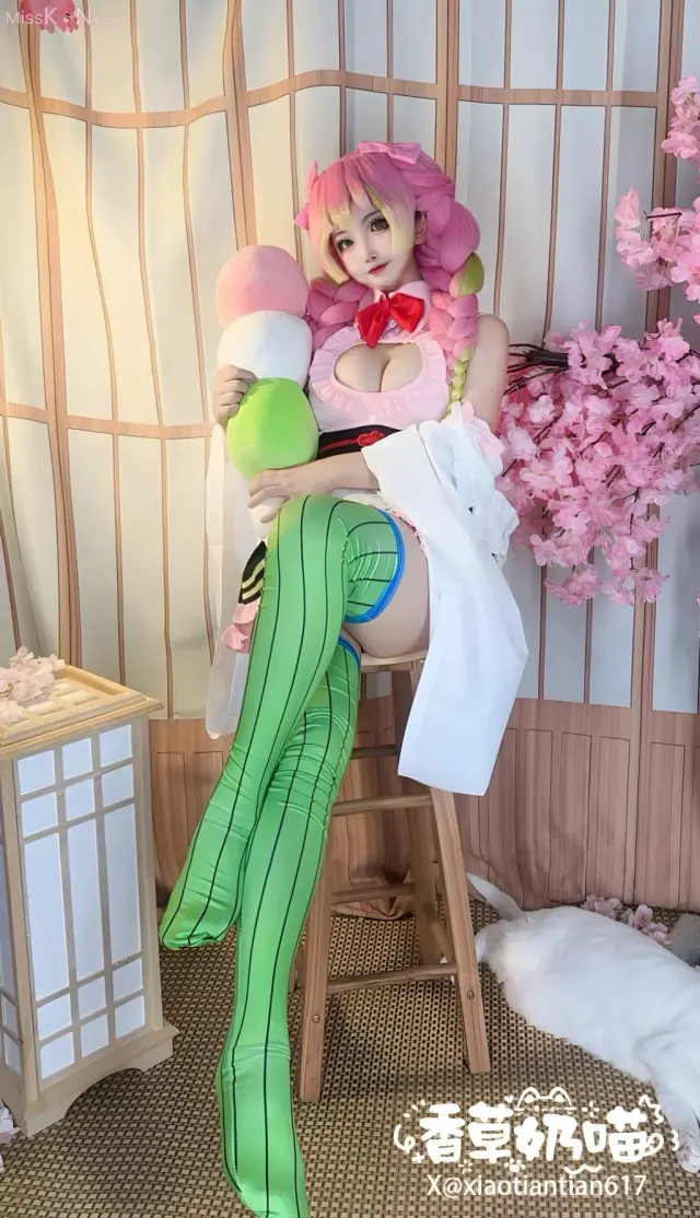 Coser@香草奶喵: 鬼灭之刃 甘露寺蜜璃 典藏版 (204 photos + 71 videos)