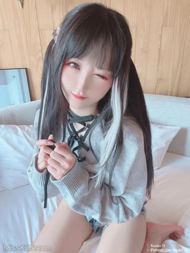 Coser@KuukoW No.121: Short Sweater (22 photos)