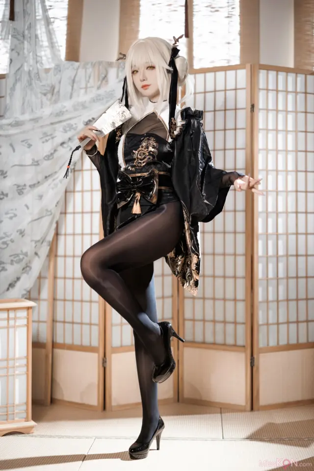 Coser@封疆疆v: NIKKE 白兔布兰儿 和服 (40 photos)