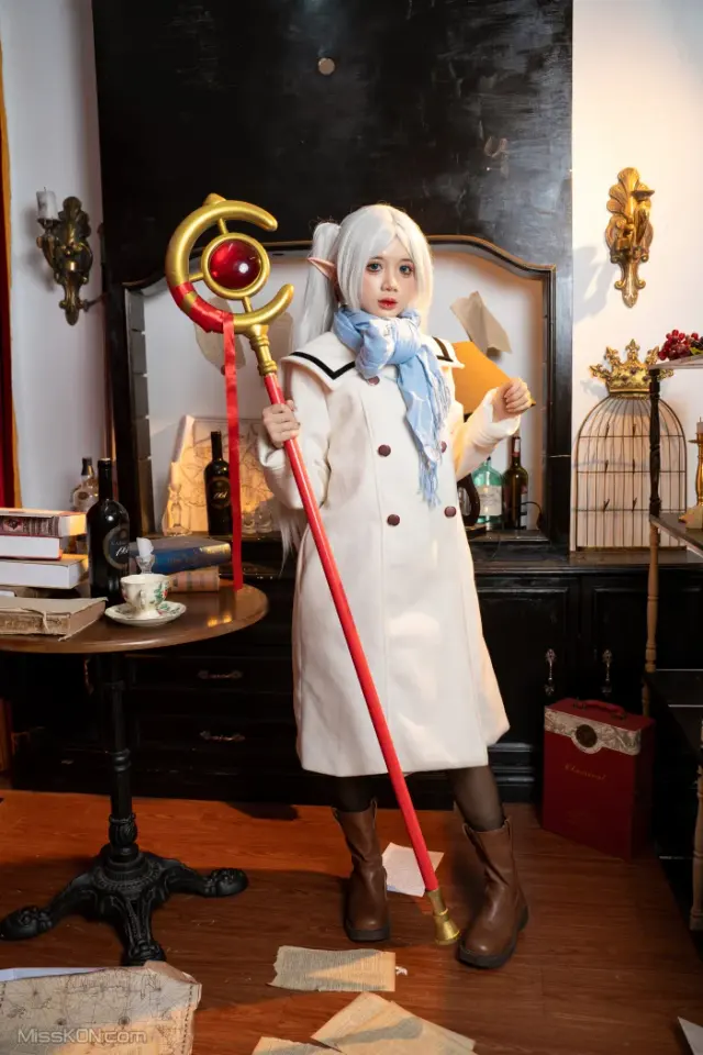 Coser@PoppaChan: Frieren Winter 芙莉莲·黑丝短靴冬装 +S (141 photos + 13 videos)