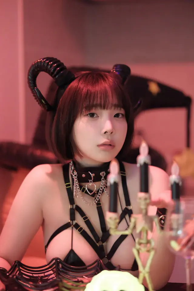 Kang In-kyung (강인경): Halloween (103 photos)