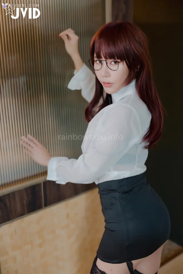JVID Iouiou – 超狂新人首發全裸 吊帶網絲女秘書血脈噴張 揉搓嫩鮑放聲淫叫 (118 photos)
