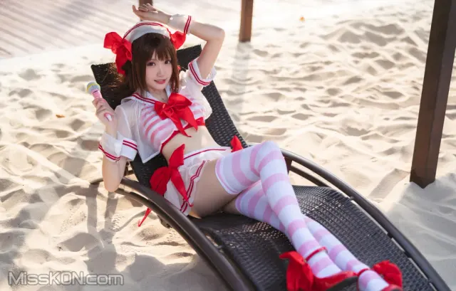 Coser@瓜希酱: 岛村卯月 泳衣 (30 photos)