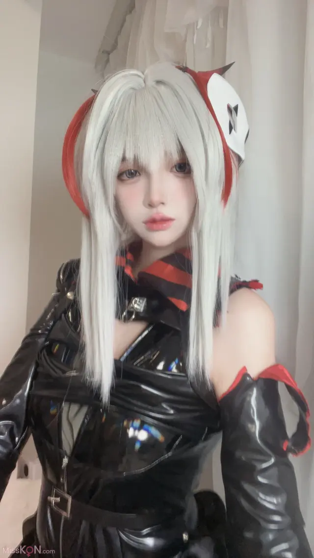 Coser@疯猫ss: 明日方舟 W (33 photos)