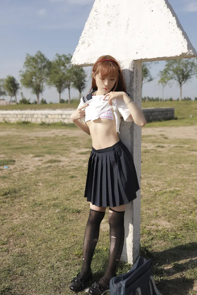 Coser@钛合金TiTi – 河边踏青 (19 photos)