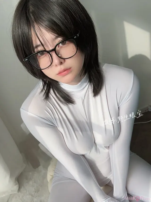Coser@眼酱大魔王w: Fantia 2024年11月订阅 (33 photos + 3 videos)