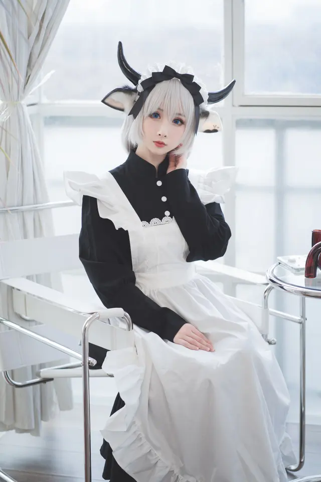 Coser@rioko凉凉子 Vol.063 贴心的奶牛女仆 (45 photos)