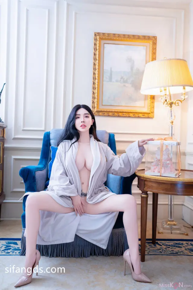 [XR Uncensored] 潘娇娇: R18 秀人网模特 生日快乐 (90 photos)