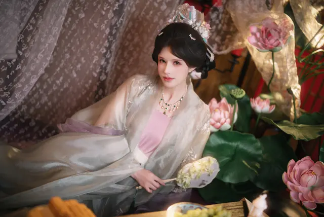 Coser@鹿八岁 – 粽你枕相思 (129 photos)